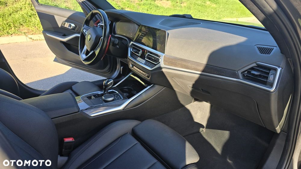BMW Seria 3 330i Sport Line - 12