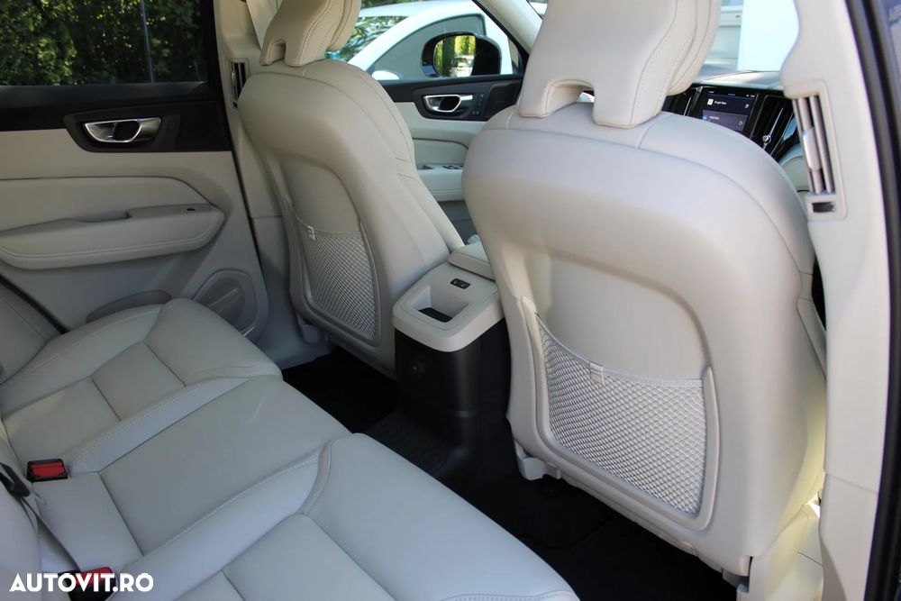 Volvo XC 60 T8 AWD AT PHEV Plus Dark - 13
