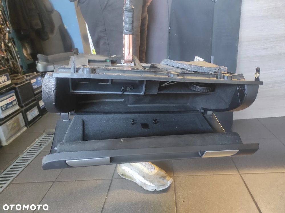 AUDI A3 8P 8P0 SCHOWEK PASAŻERA CZARNY CAŁY WYSYŁKA !!!! - 2