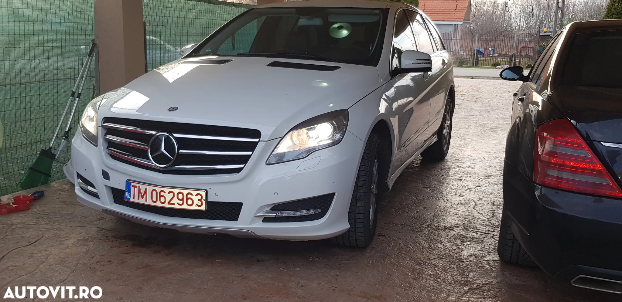 Dezmembrez Mercedes  E - 2