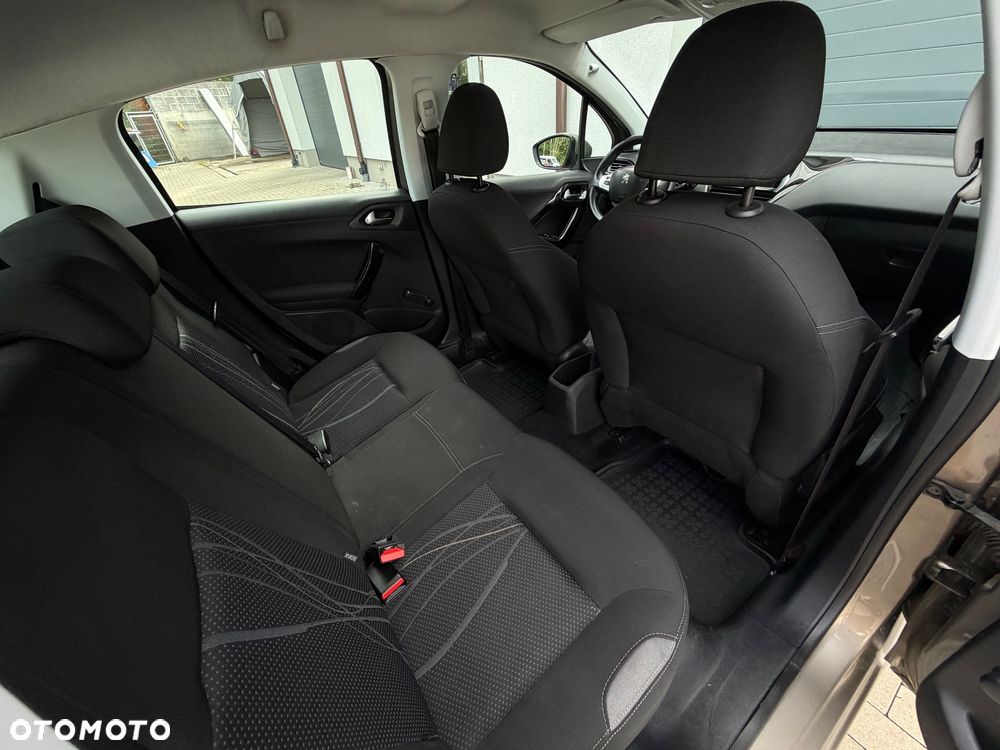 Peugeot 208 - 9