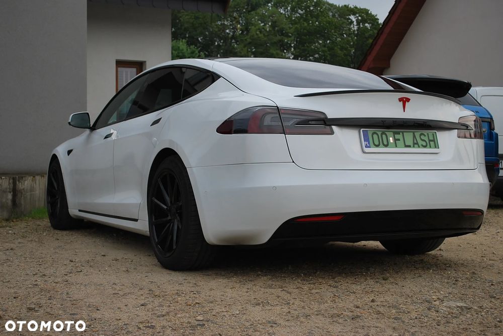Tesla Model S - 21