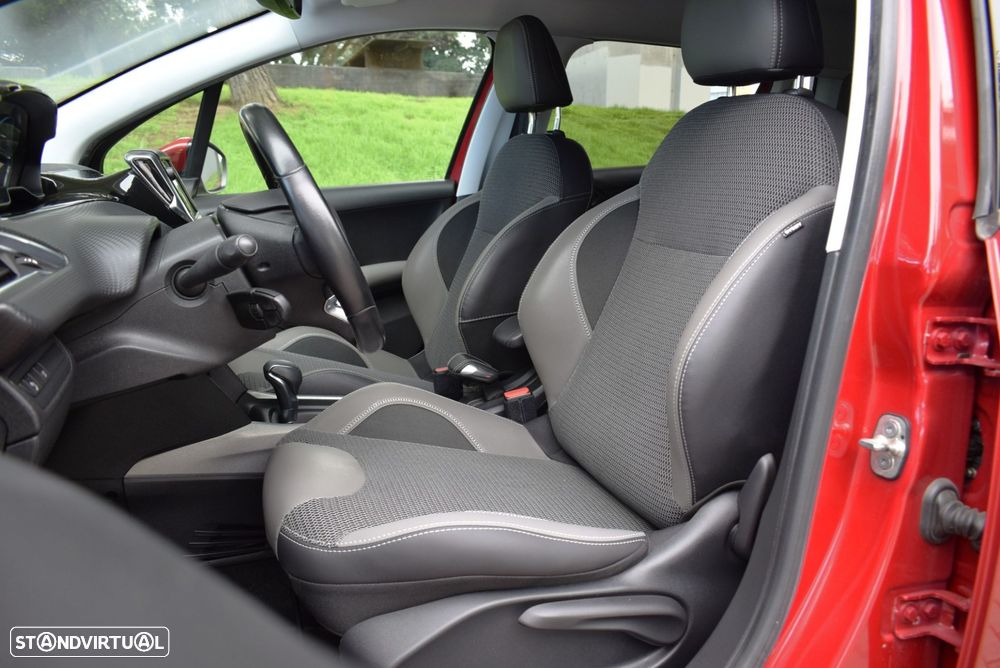 Peugeot 2008 1.2 PureTech Allure EAT6 - 32