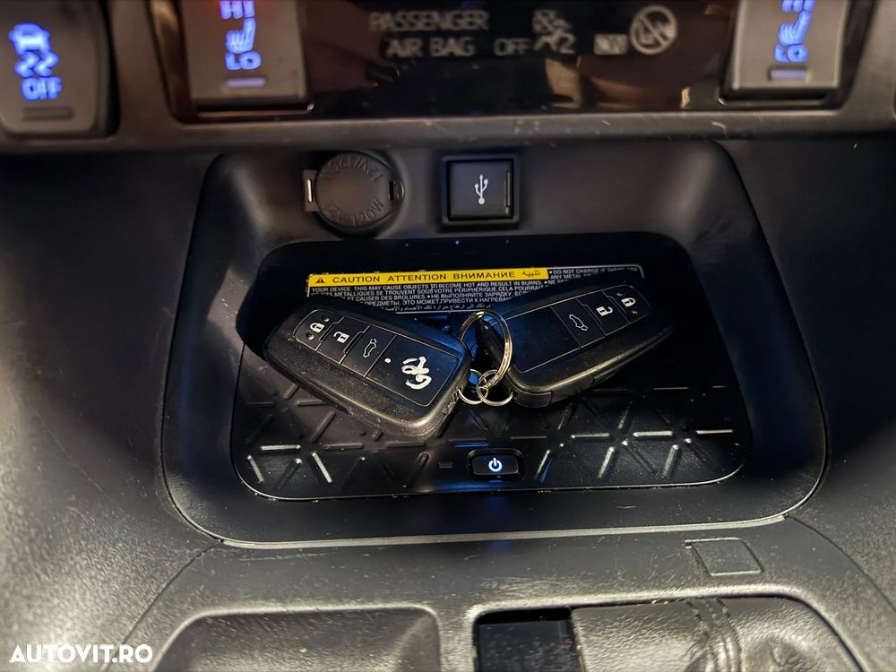 Toyota RAV4 2.5 4x4 Hybrid Lounge - 28