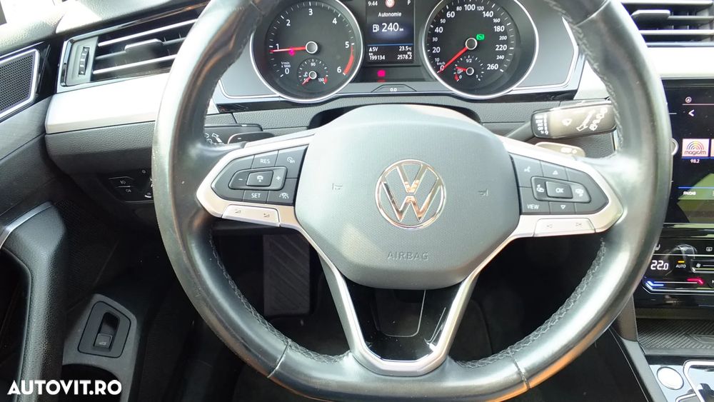 Volkswagen Passat Variant 2.0 TDI SCR DSG BlueMotion Comfortline - 11