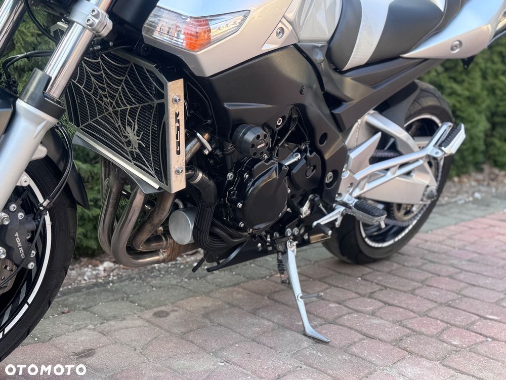 Suzuki GSR - 10