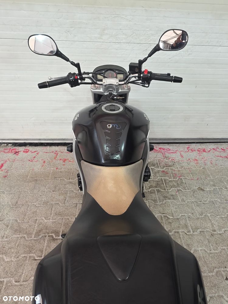 Suzuki GSR - 25
