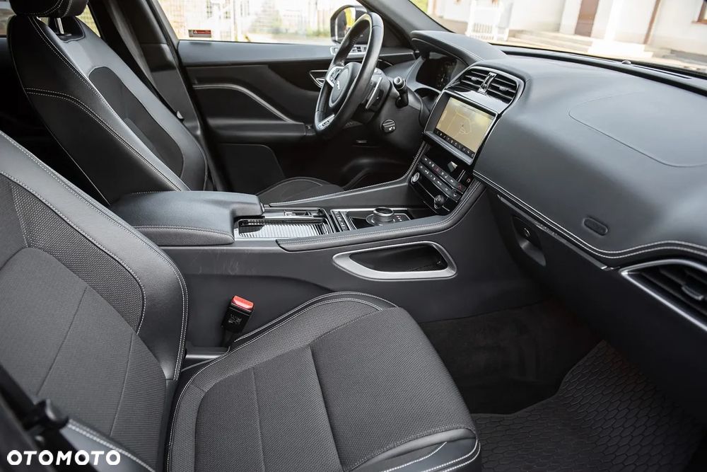 Jaguar F-Pace 2.0 i4D AWD R-Sport - 34