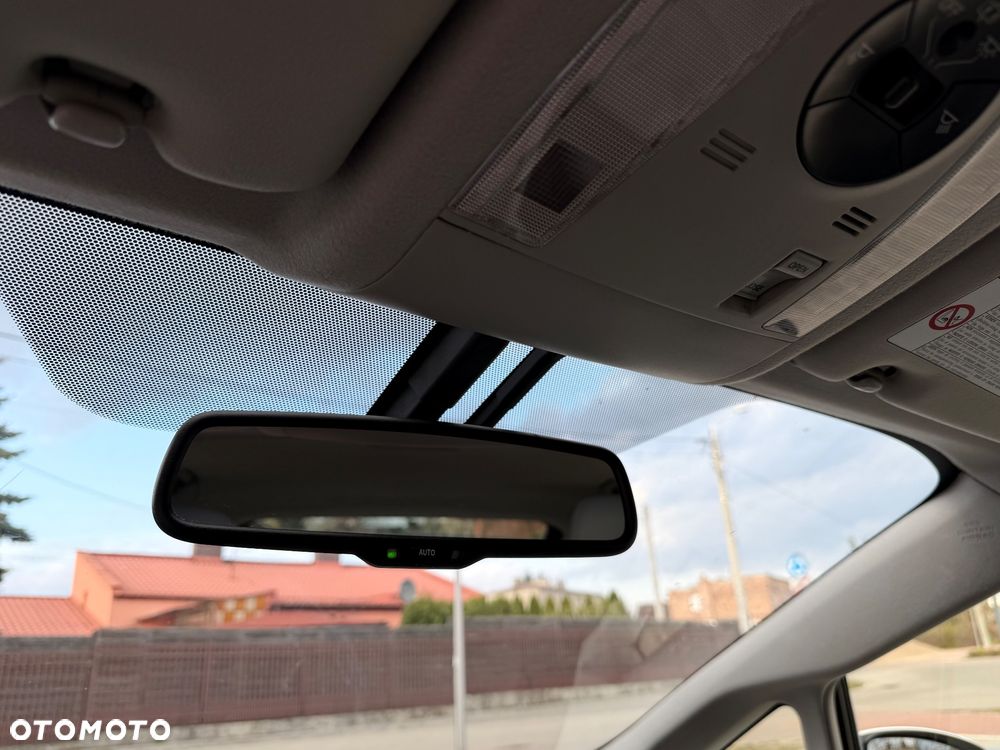 Toyota Prius 1.8 HSD Premium - 16