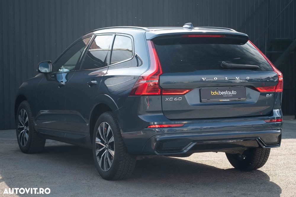 Volvo XC 60 B4 MHEV AT AWD Plus Dark - 30