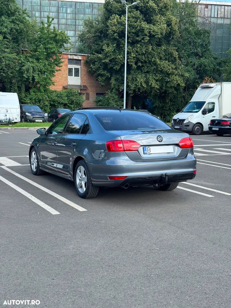 Volkswagen Jetta - 4