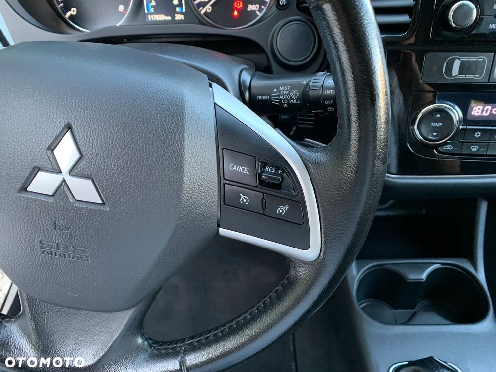 Mitsubishi Outlander - 25