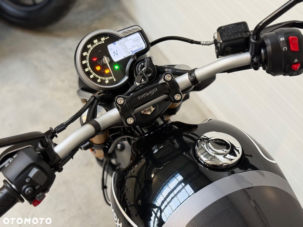 Triumph Inny - 28