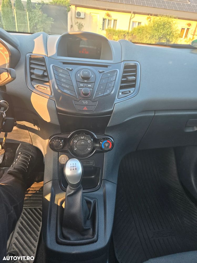 Ford Fiesta 1.25i Ambiente - 8