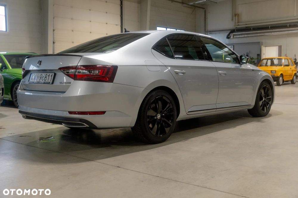 Skoda Superb 2.0 TDI Sportline DSG - 21