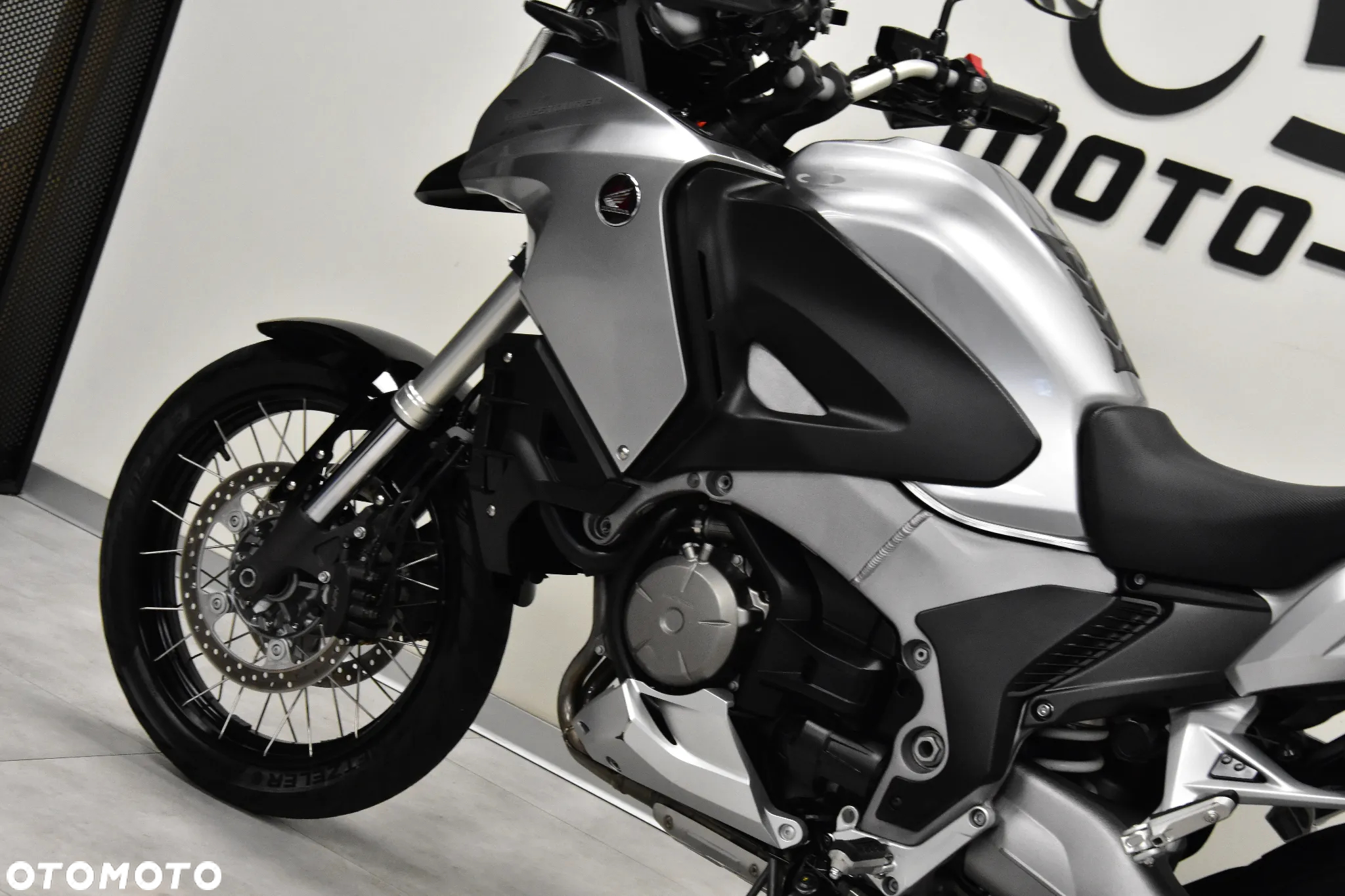 Honda VFR - 16