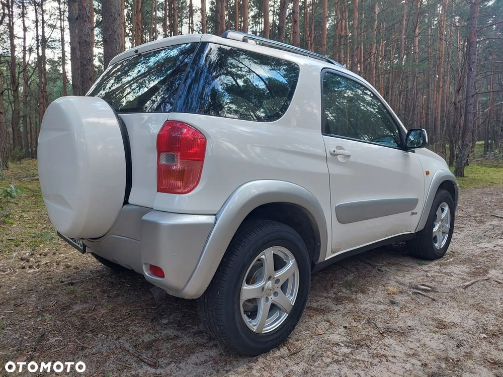 Toyota RAV4 4x4 Edition - 16