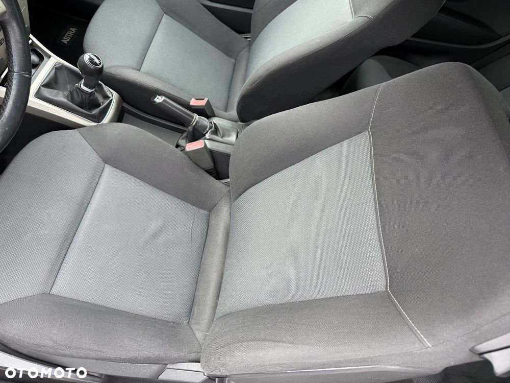 Opel Astra 1.9 CDTI DPF NAVI - 11