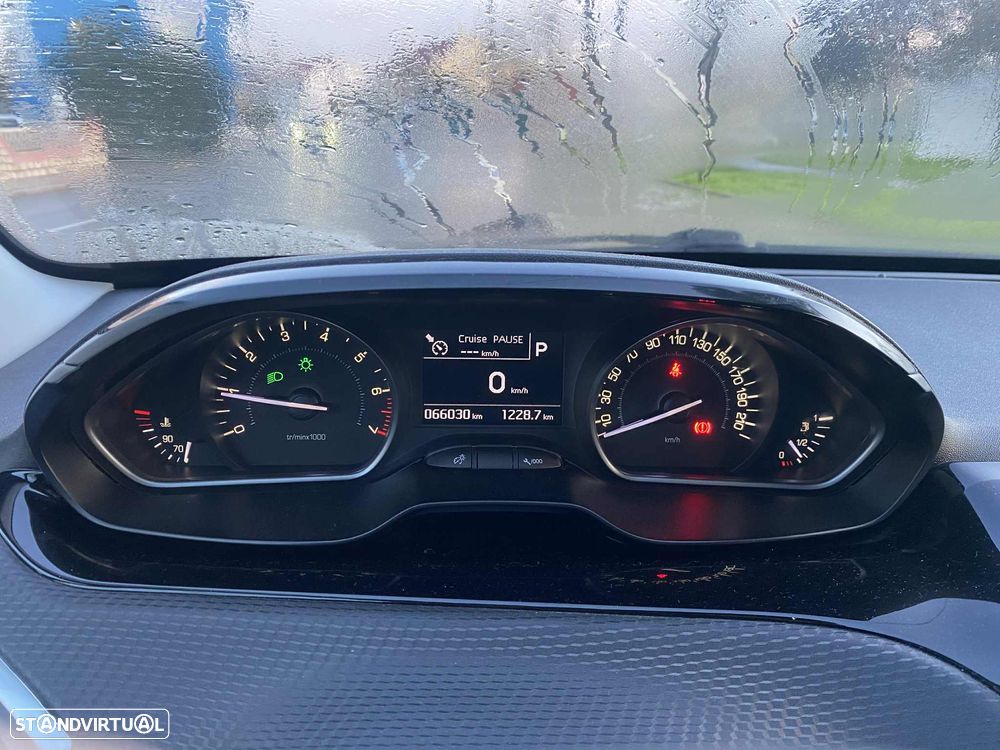 Peugeot 208 1.2 PureTech Allure EAT6 - 10