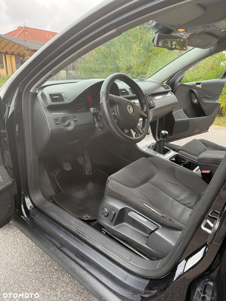 Volkswagen Passat 1.9 TDI Highline - 17