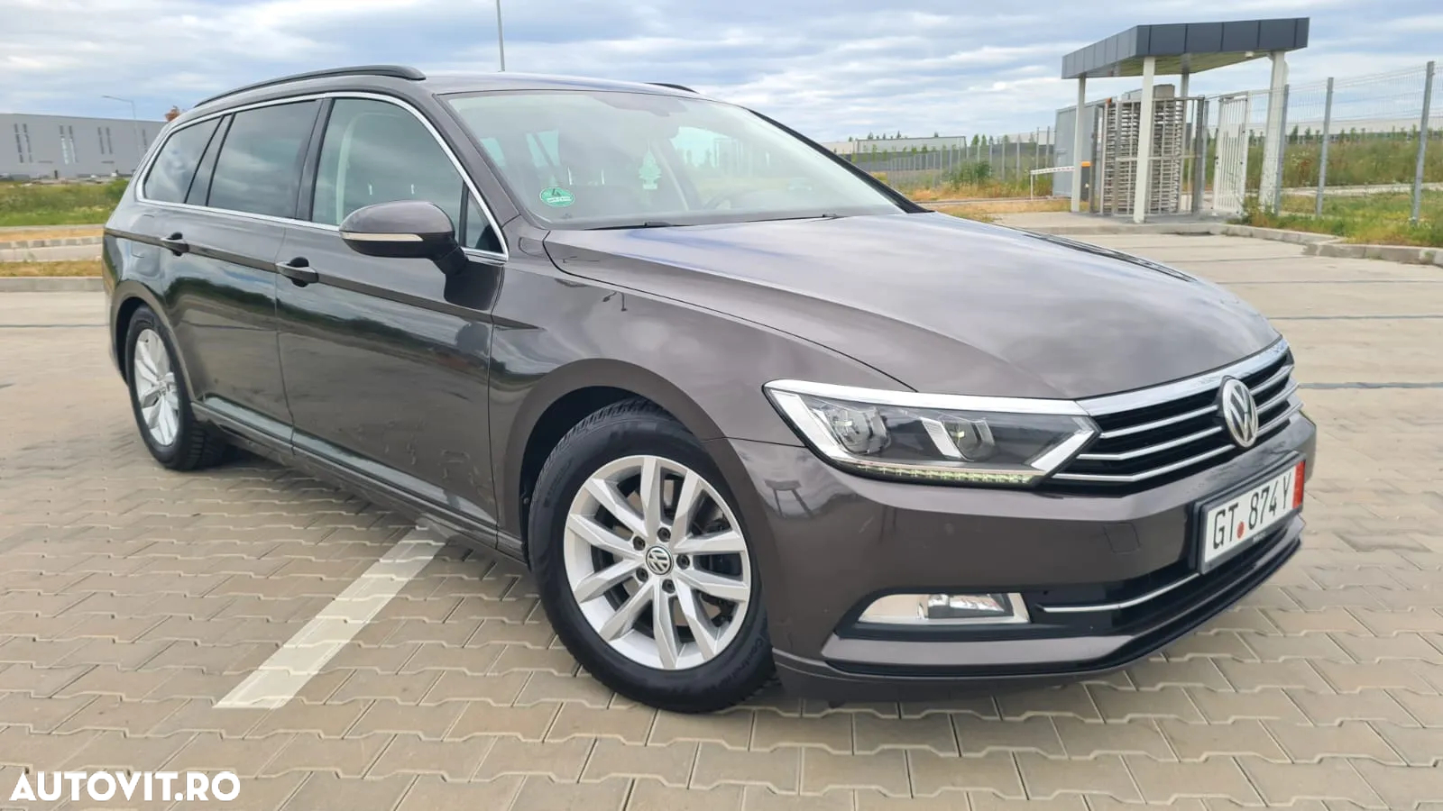 Volkswagen Passat Variant 2.0 TDI SCR DSG BlueMotion Trendline - 2