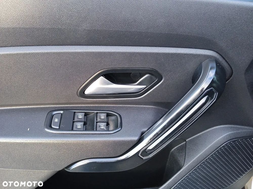 Dacia Duster 1.6 SCe Laureate S&S - 12