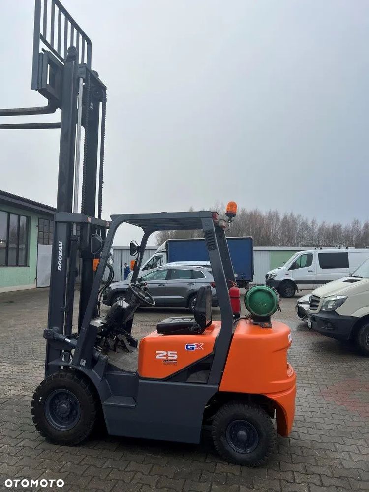 Doosan G25G - 8