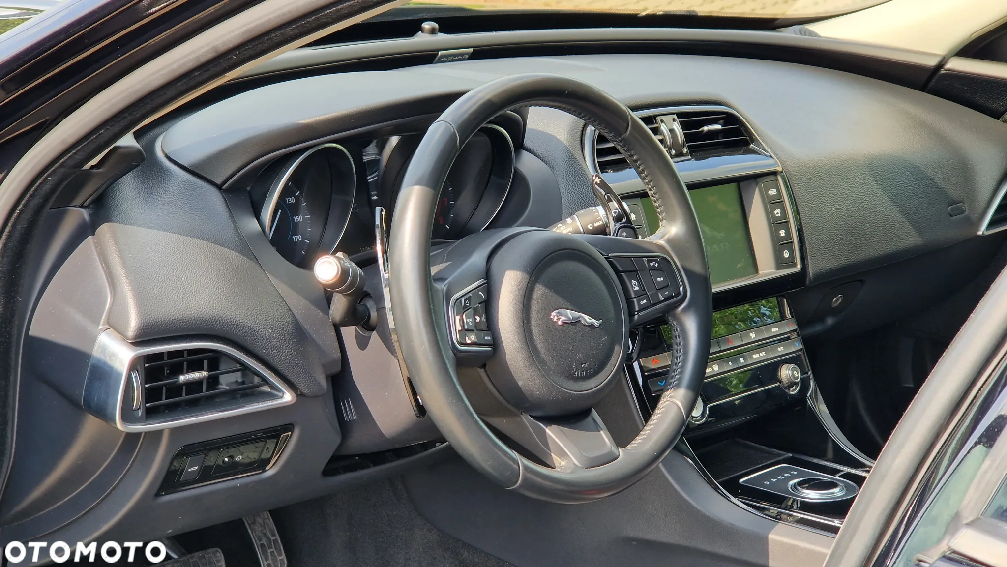 Jaguar XE 25t Prestige - 21