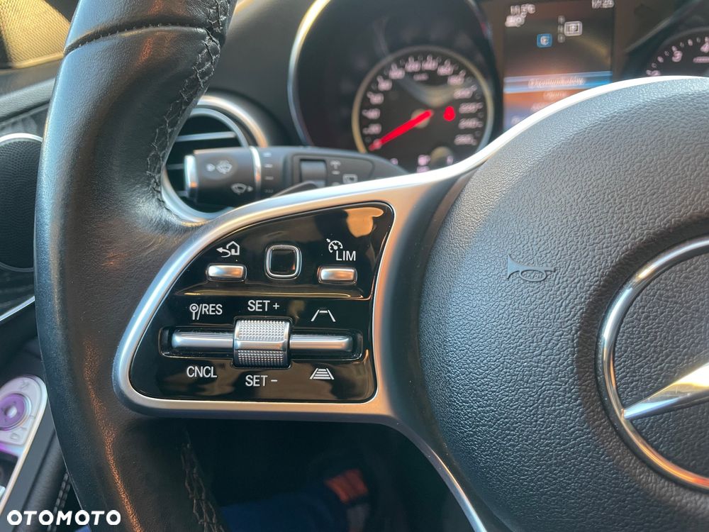 Mercedes-Benz Klasa C 300 9G-TRONIC - 17
