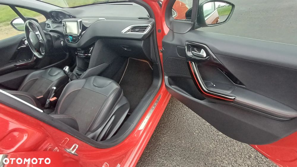 Peugeot 208 - 12