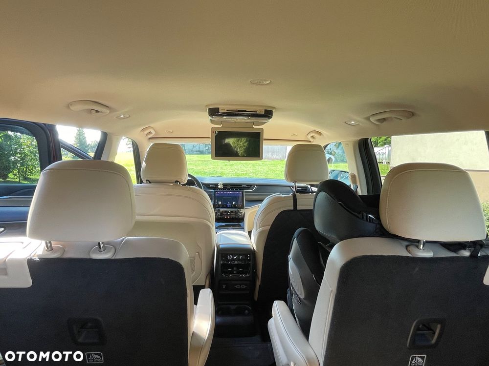 Jeep Grand Cherokee - 28