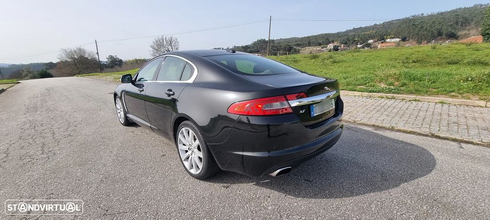 Jaguar XF 2.7 D V6 Premium Luxury - 4