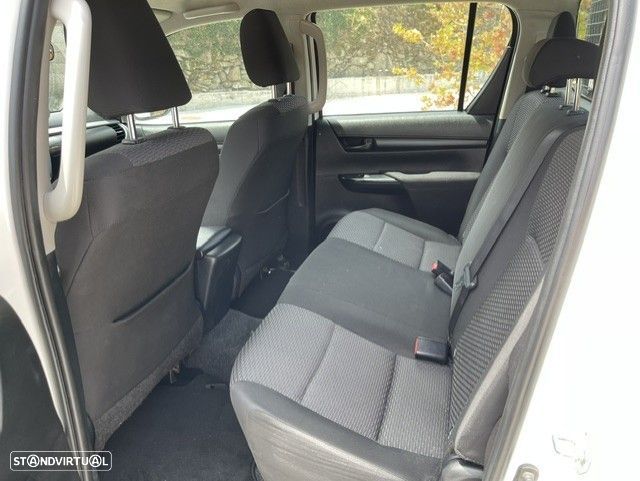 Toyota Hilux 2.4 D-4D 4WD CD CM - 7
