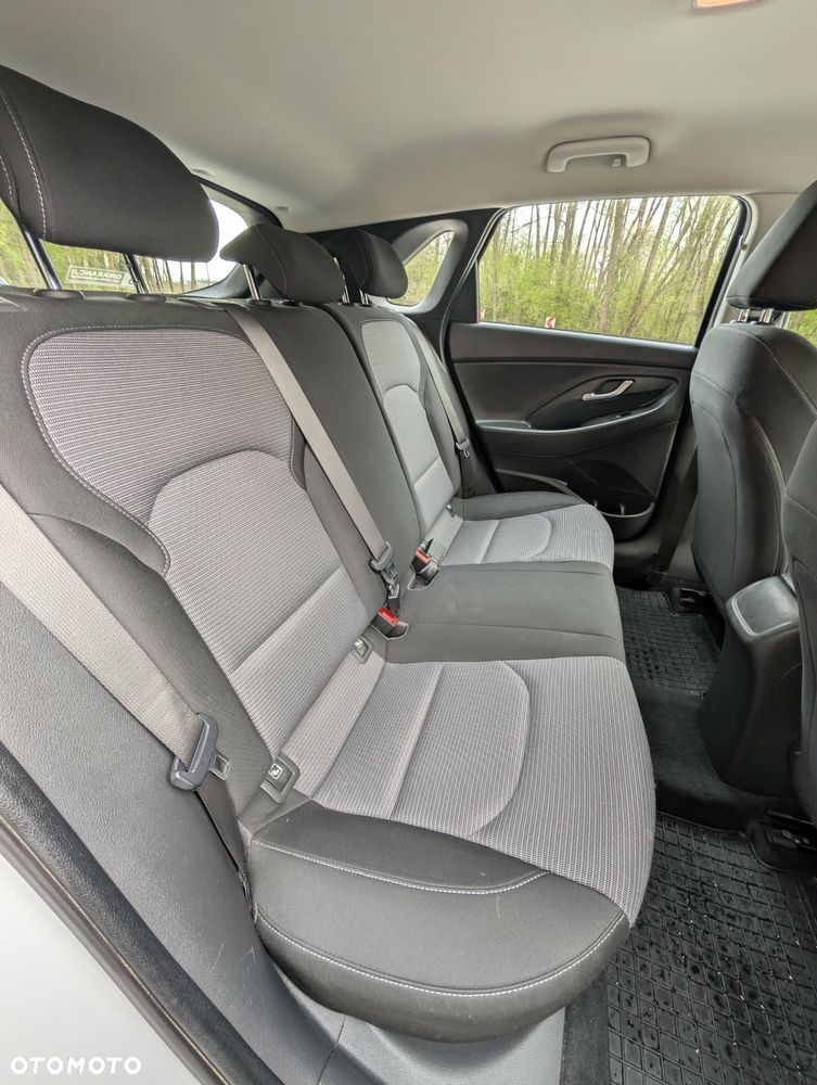 Hyundai i30 1.6 D Classic + - 13