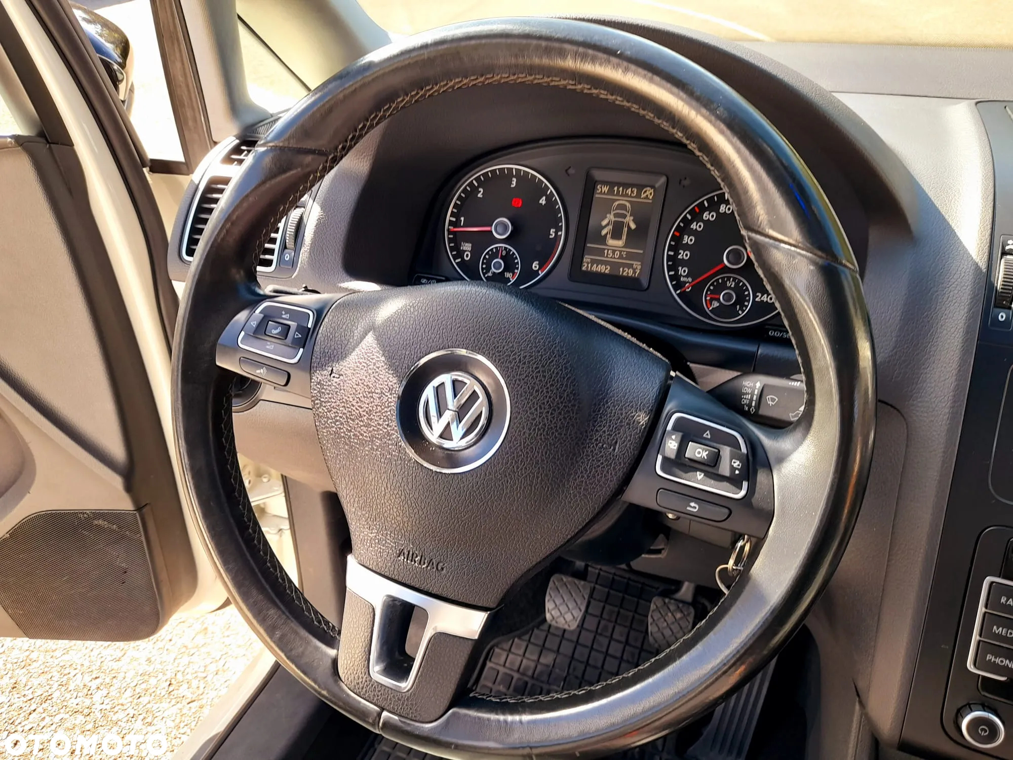 Volkswagen Touran 2.0 TDI DPF Highline - 23