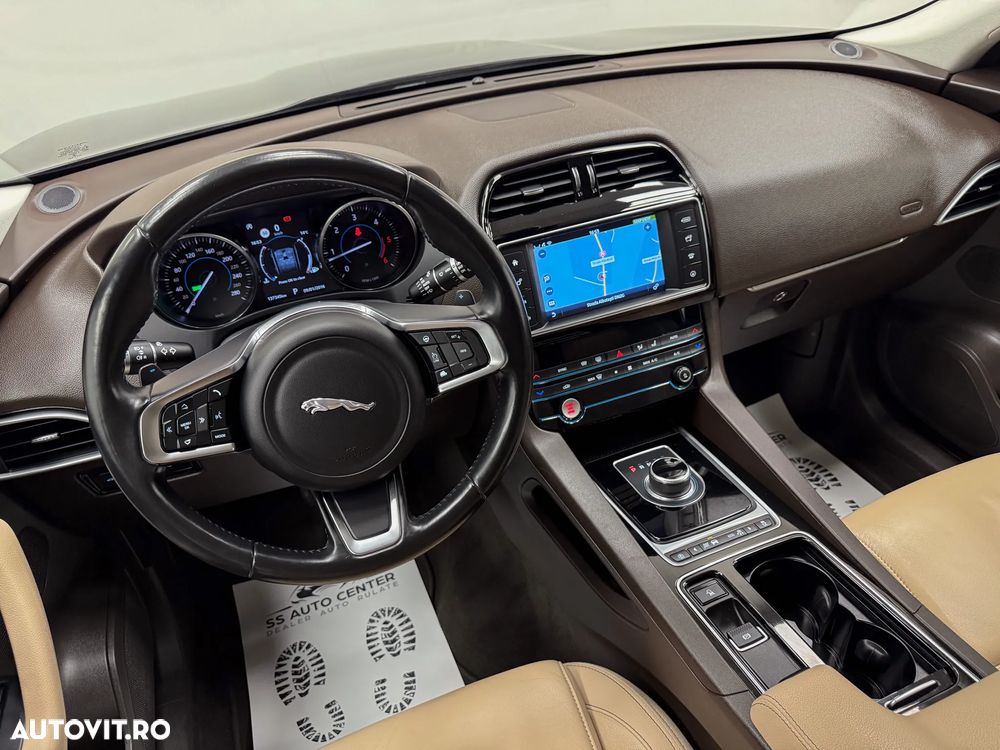 Jaguar F-Pace 25d AWD Aut. Prestige - 25