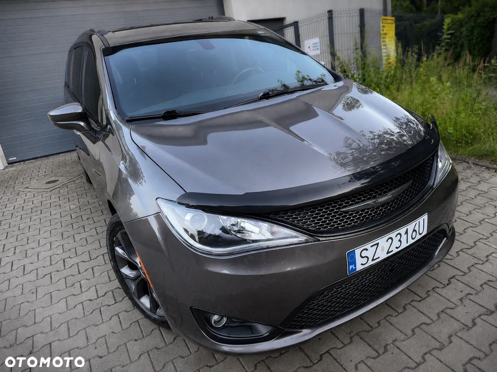 Chrysler Pacifica - 5