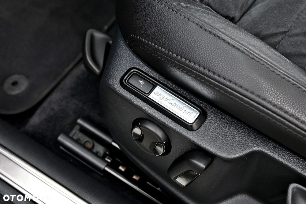 Volkswagen Passat 2.0 TDI SCR 4Motion DDG Highline - 31