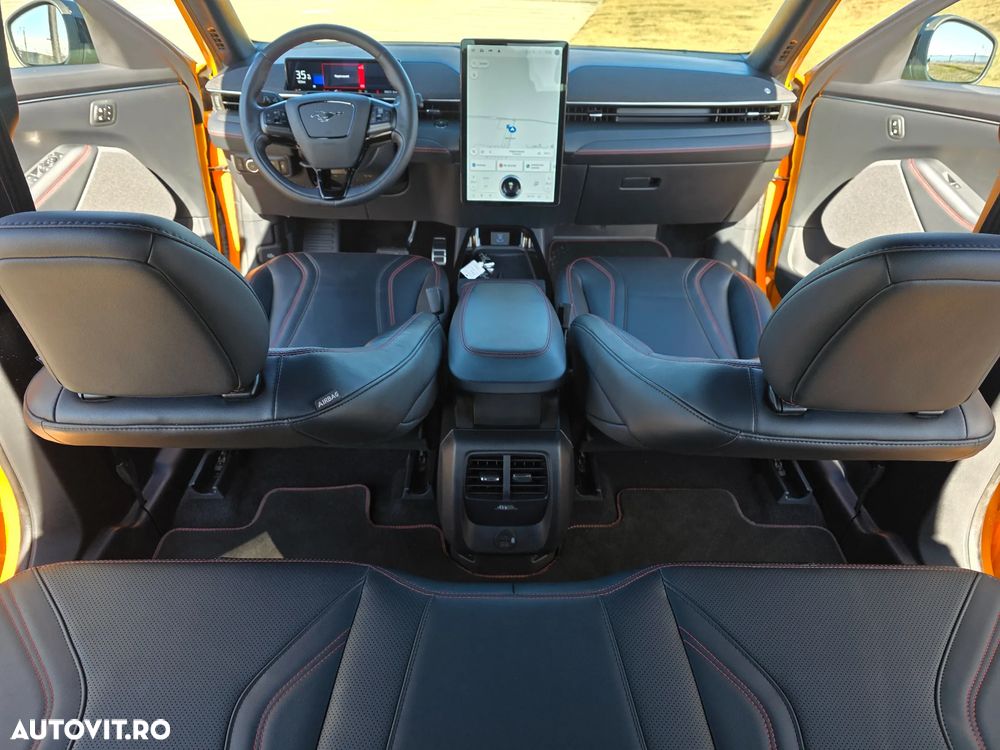 Ford Mustang Mach-E AWD PREMIUM - 11