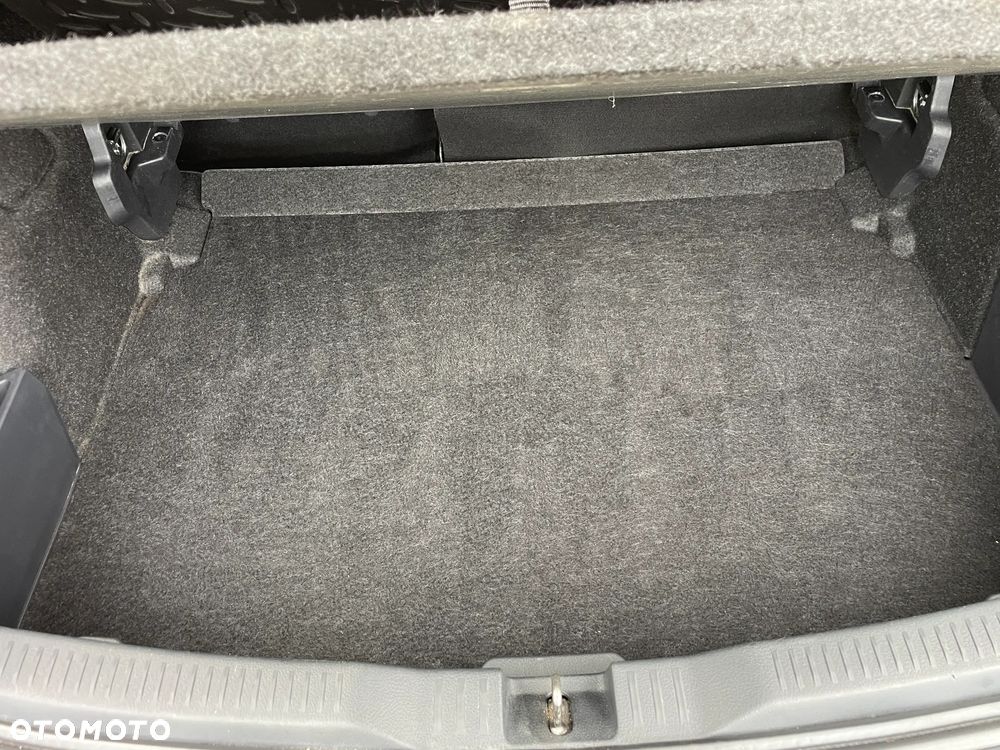 Toyota Auris 1.8 HSD Luna - 11