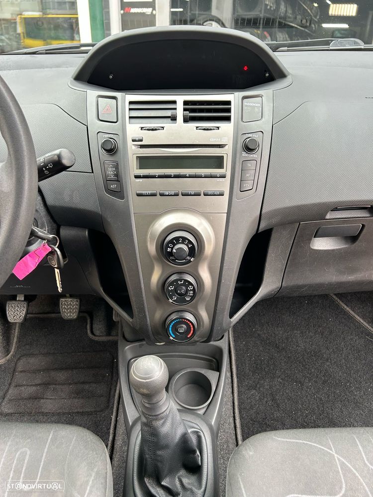 Toyota Yaris - 11