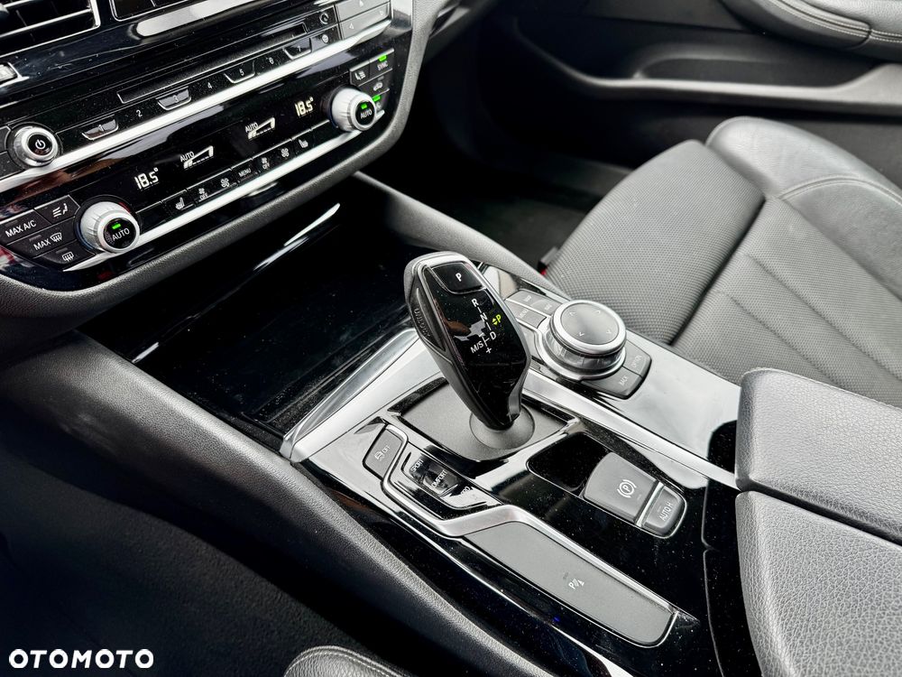 BMW Seria 5 518d Sport Line - 29