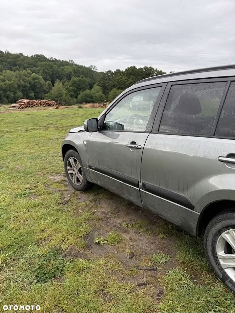 Suzuki Grand Vitara 2.0 - 5