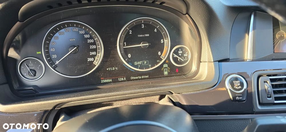 BMW Seria 5 520d xDrive - 23