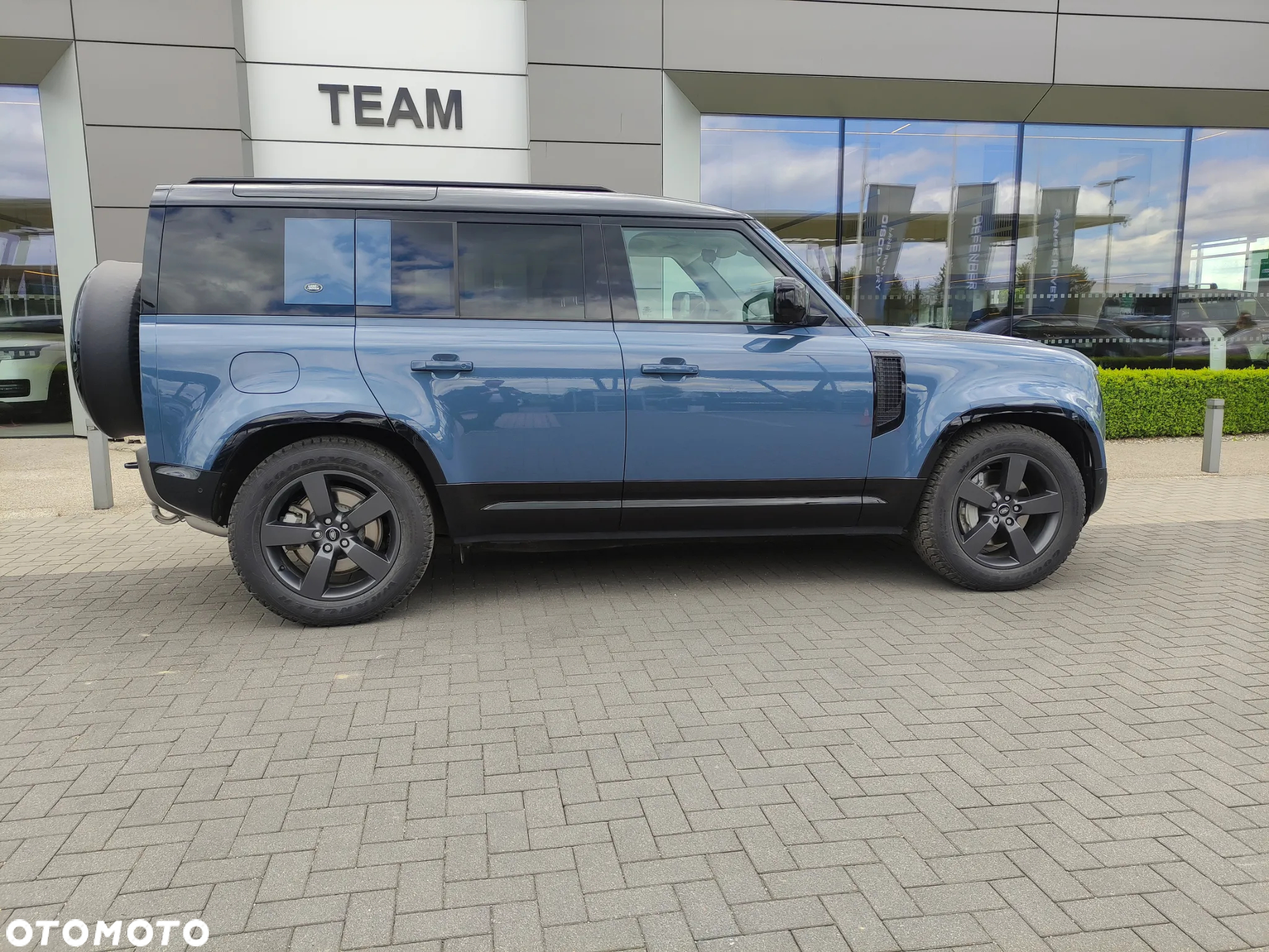 Land Rover Defender - 13