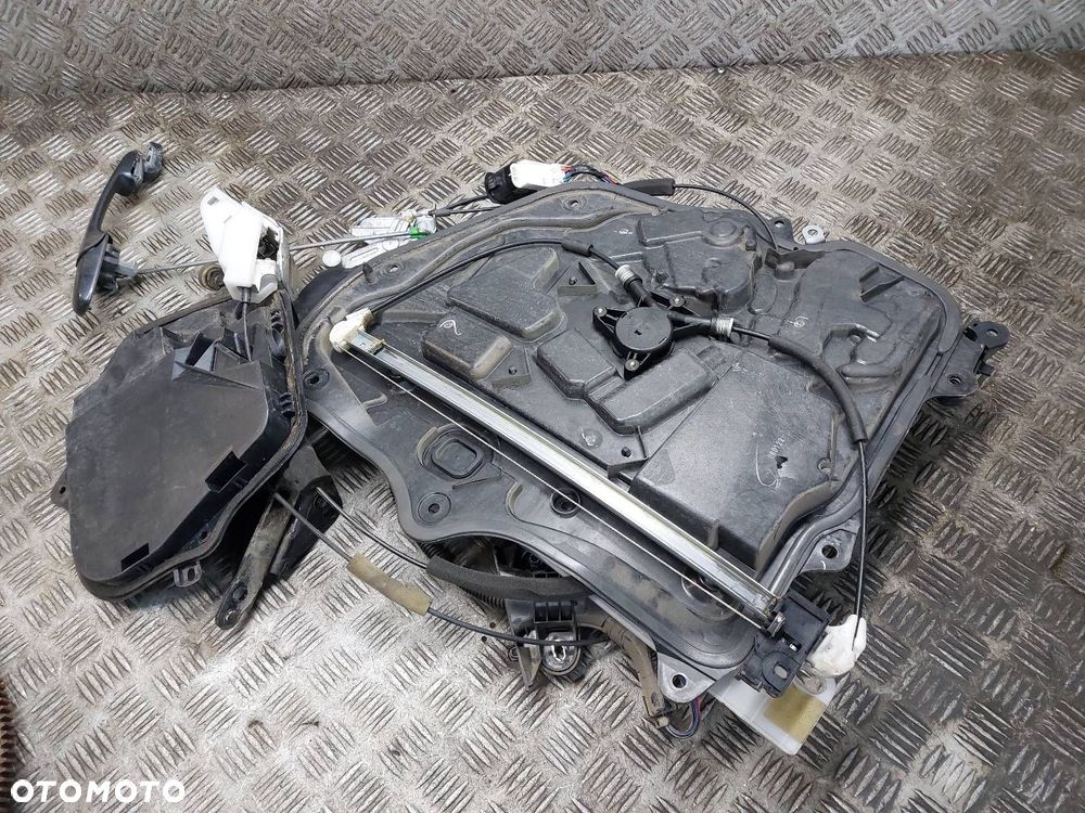 ZAMEK ROLKA PROWADNICA PODNOŚNIK DRZWI PRZESUWNE LEWE MAZDA 5 I CR - 4