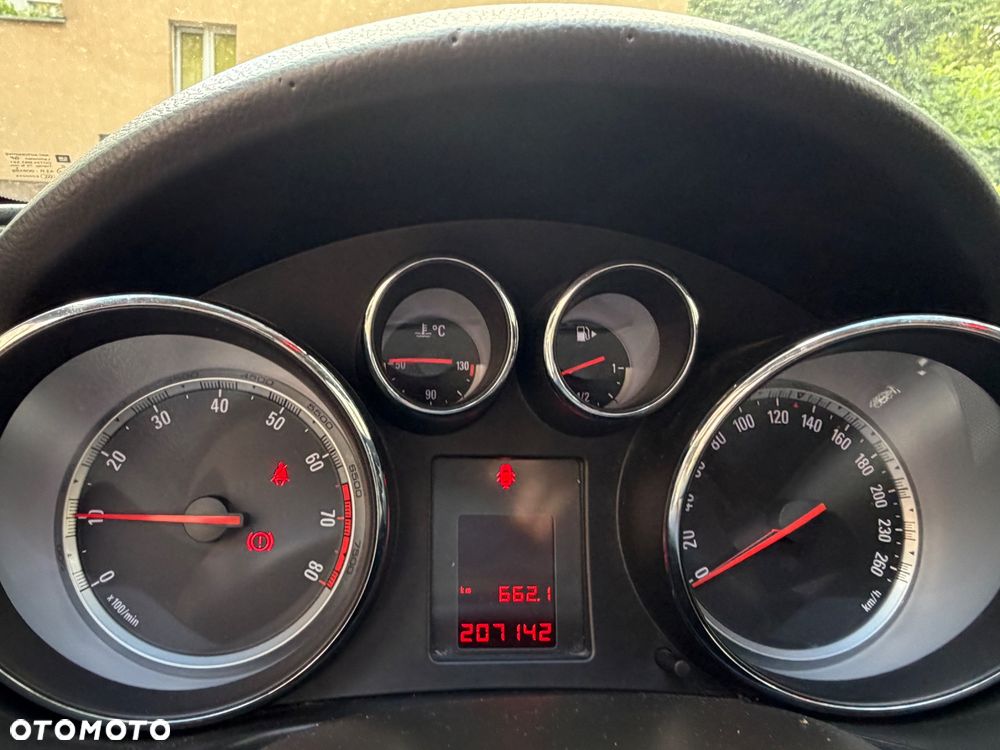 Opel Insignia 1.6 - 9