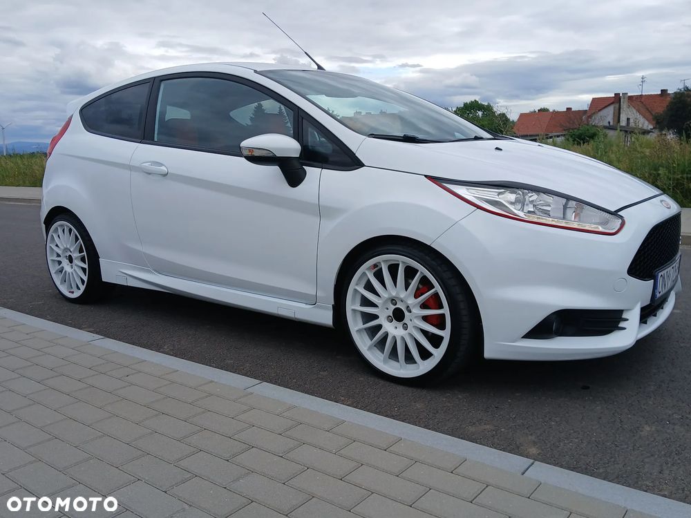 Ford Fiesta 1.6 EcoBoost ST - 15
