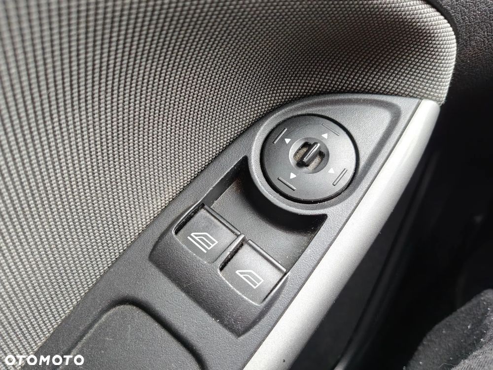 Ford Focus 1.6 TDCi DPF Champions Edition - 21