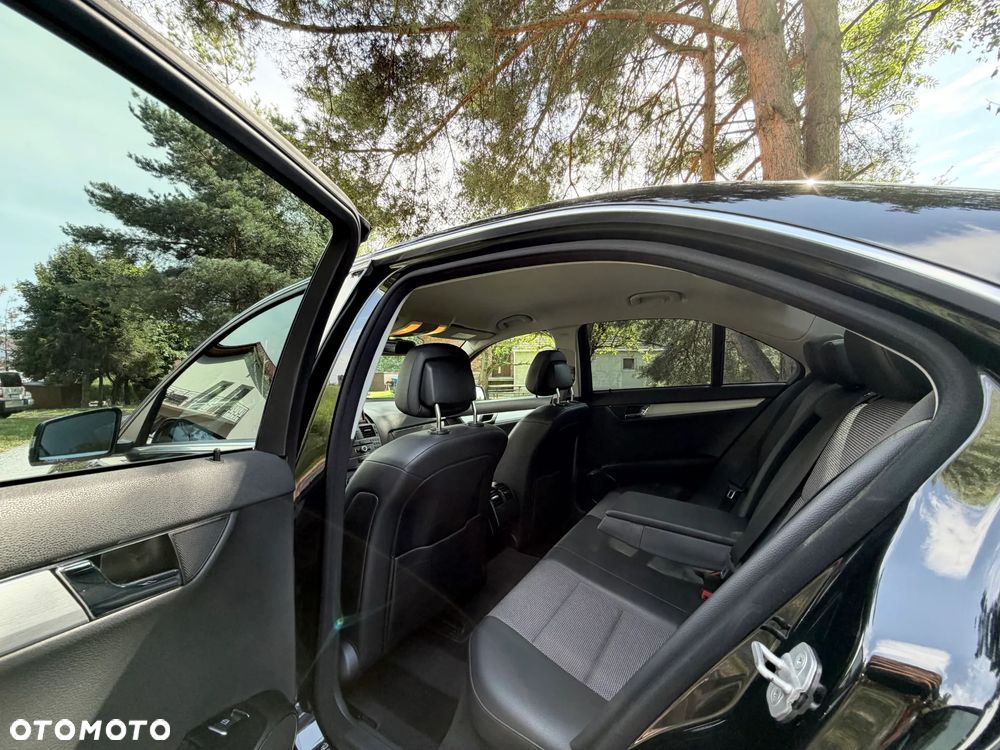 Mercedes-Benz Klasa C 250 CDI DPF 4Matic 7G-TRONIC BlueEFFICIENCY Avantgarde - 20